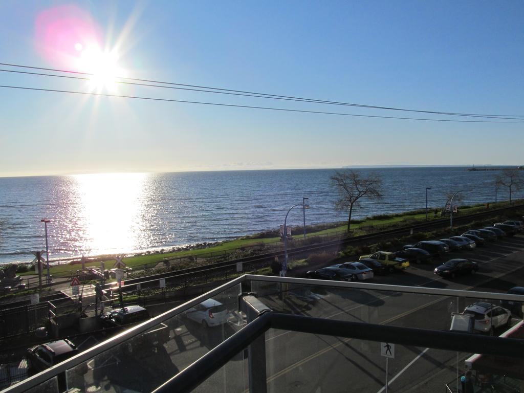 Ocean Promenade Hotel White Rock Exterior photo